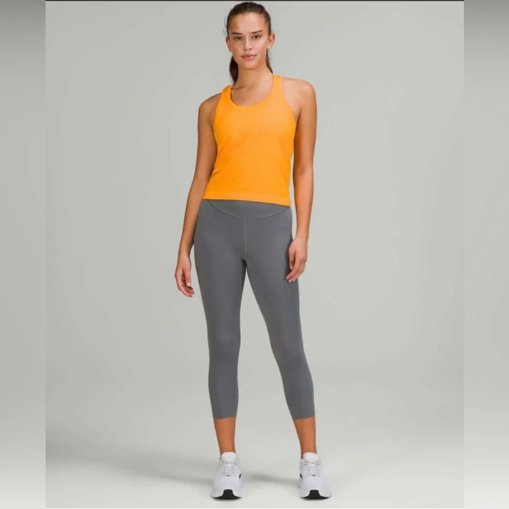 Lululemon Swiftly Tech Racerback 2.0‎ *Race Clementine / Clementine